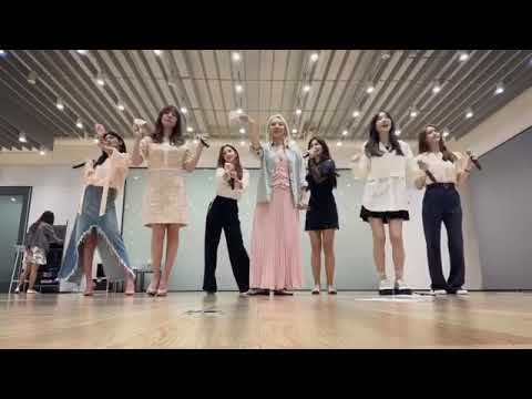 SNSD - Kissing You Live (Part 1)