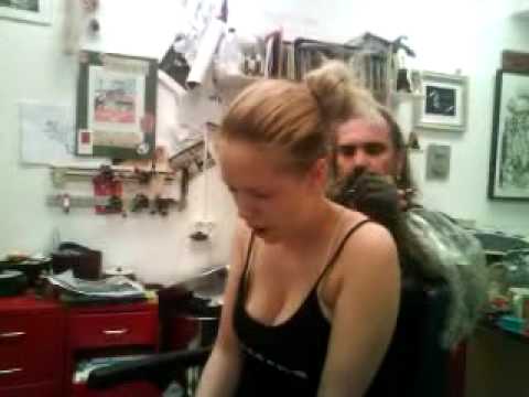 Stjärna blir tatuerad