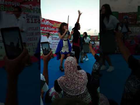 Azizah Maumere sangat memukau menghibur masyarakat BAUBAU