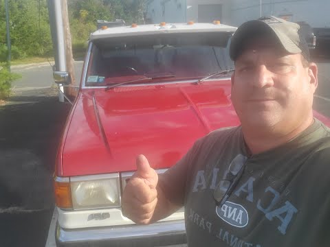 This 1990 Ford F150 XLT Lariat only has 63,000 miles! Check it out! The truck is like new!