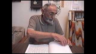 קריאת חוברת בדרך מהפכנית (ידידנו היקר משה רצון ז"ל) - התמונה מוצגת ישירות מתוך אתר האינטרנט יוטיוב. זכויות היוצרים בתמונה שייכות ליוצרה. קישור קרדיט למקור התוכן נמצא בתוך דף הסרטון