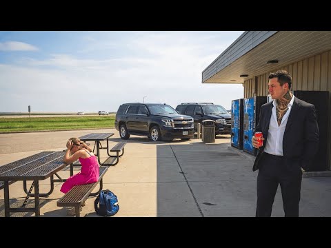 Little Girl Sat Alone at a Rest Stop Saying, “My Dad Forgot Me”—A Mafia Boss Drove 200 Miles to Help