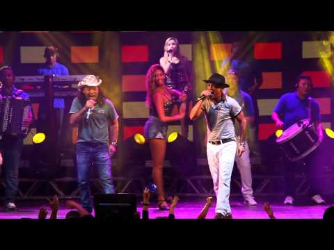 Ferro Na Boneca - Ao Vivo Em Santa Cruz - 13 - De Mala e Cuia /  Tá Na Cara (Part. Jailson)