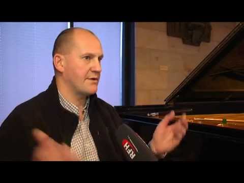 Klavierstimmer bei der Arbeit