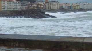 preview picture of video 'Invierno 2014,olas en Ostende ,castro urdiales'