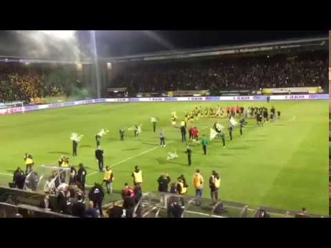 Opkomst spelers Fortuna Sittard - Ajax Amsterdam (0-2)