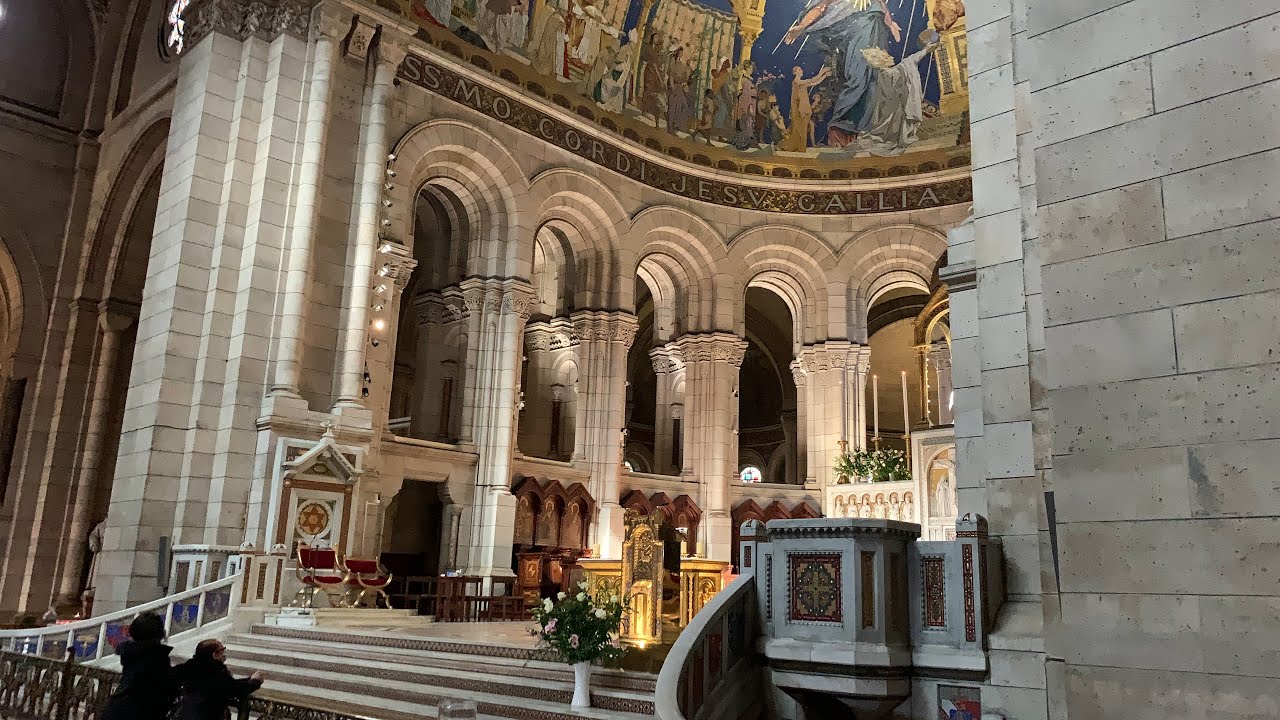 Embark on an immersive walking tour of the breathtaking Sacre-Coeur Basilica.