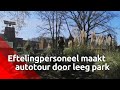 Personeel rijdt door een lege Efteling