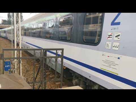 EP09-007 z IC 6502 "Heweliusz" + EIP 5310 na stacji Gdańsk Główny.