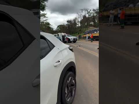 Acidente MG: Colisão grave com 3 veículos deixa 3 feridos na MG-329