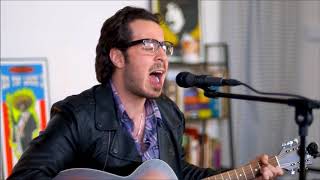 Plural siendo singular - José Madero