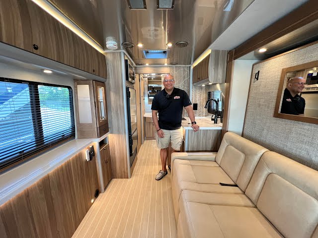Preview image of 2025 Airstream Atlas Tommy Bahama E1 Pkg (17U253161) youtube video