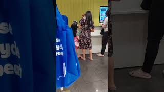 Download lagu PRETTY MOM AND DAUGHTER ENJOY SHOPPING AT SM DEPT  STORE/ANOTHER BAG FOR WOWA THANKS #shorts #sm mp3