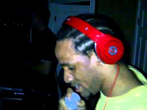 DjMixmastermind bussing hardmout bling looka trouble at ravin fridays CANADA