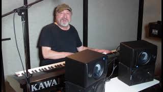 Video thumbnail for PreSonus Eris E5 vs Yamaha MSP5 studio monitors by PianoManChuck