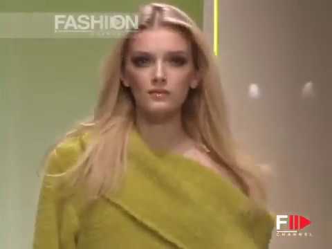 "Gianni Versace" Fashion Show Pret a Porter Women Autumn Winter 2005 2006 Milan 2 of 3