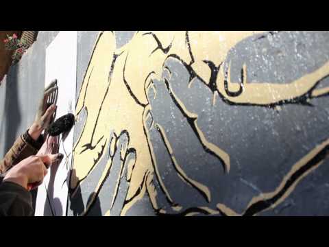 غرافيتي بعنوان "سنرزع الأرض يوماً بالزهور"  لتجمع ربيع ثورة