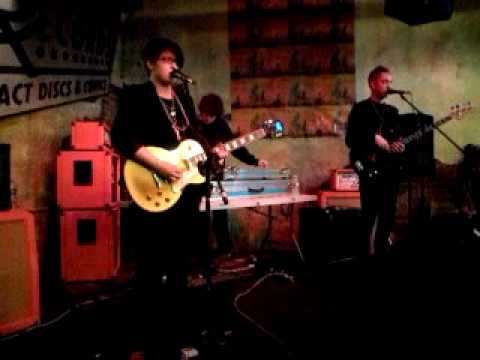 The XX - Night Time (In Store Performance at Criminal Records in Atlanta, GA 11/17/2009)