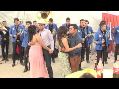 Luis Enrique y Gabriela tardeada con la Banda el Centenario