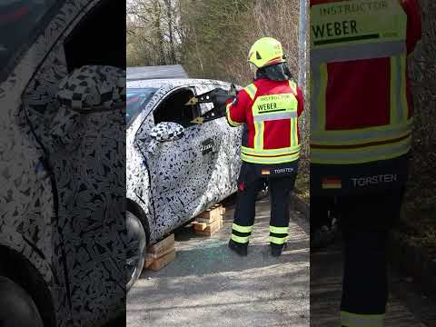rescueINSIGHTS Spalt schaffen - Spreizer im Fenster