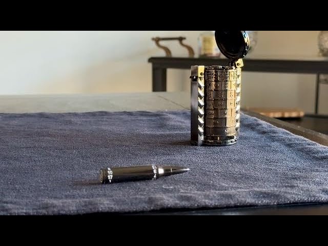 Vídeo relacionado con Suprbee Mini Juego de Dados DND, 7 Piezas de Metal Poliédrico con Carcasa de Reloj de Bolsillo Hueco Steampunk y Caja de Regalo