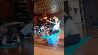 preview picture of video 'Yoga Class by Kod (Part 1)  at adinath yoga school chiangrai'