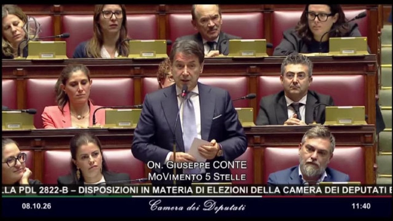 Conte mostra foto Scarpinato con Falcone e Borsellino: "Delmastro invece avvinghiato con Caroccia"