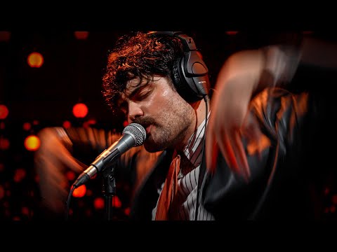 Model/Actriz - Cinderella (Live on KEXP)