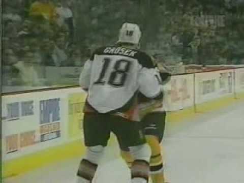 Michal Grosek vs Steve Staios