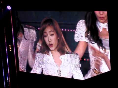 [FANCAM] 111210 GG Tour in SG 2nd night - Genie ~