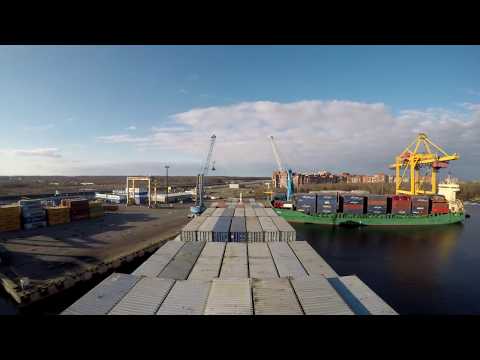 Жизнь на контейнеровозе /[Pictor j]/ Living on a Container Ship