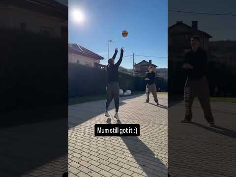 Moni playing with his mom 😍🇧🇬 #bulgaria #funny #viral #volleyball #simeonnikolov #moninikolov #top