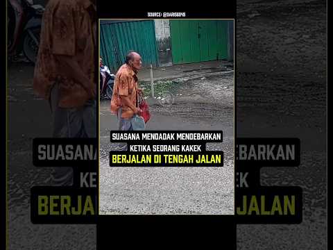 Momen mendebarkan, kakek di tengah jalan bikin macet tapi pengendara tetap sabar