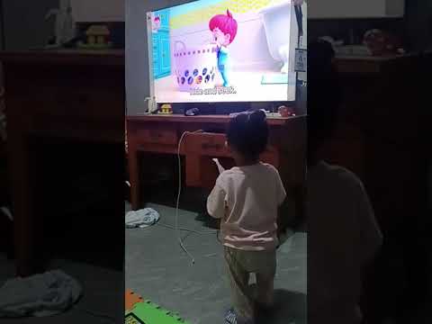 Raizel watching children's songs
