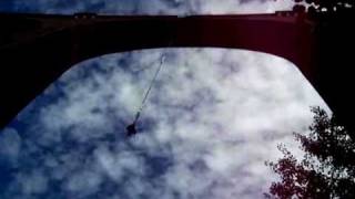 preview picture of video 'saut à l'élastique (bungee jump) en camera embarquée'