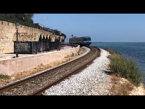 An der Sandalgarve in Portugal – Blaue Züge, blaues Meer