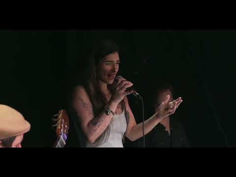 La Malí Cerviño - es mejor vivir así (En vivo)
