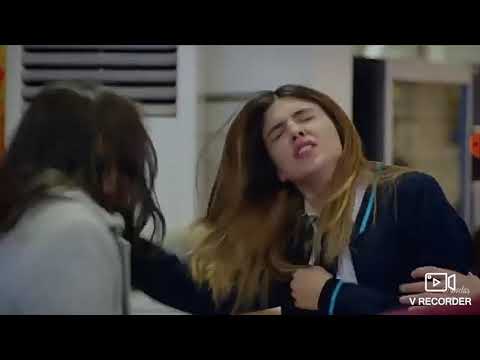 Huerfanas: Eylul cachetea a Defne