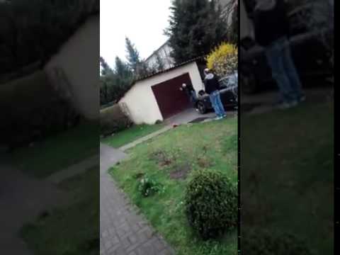 Chciał pomalować garaż jak Jaś Fasola