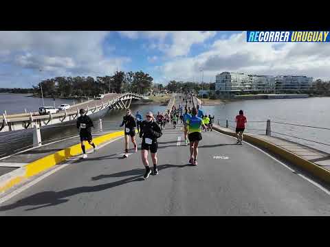 Pasaje por puente ondulante de La Barra de Maldonado en 21k y 42k del Maratón de Punta del Este 2026