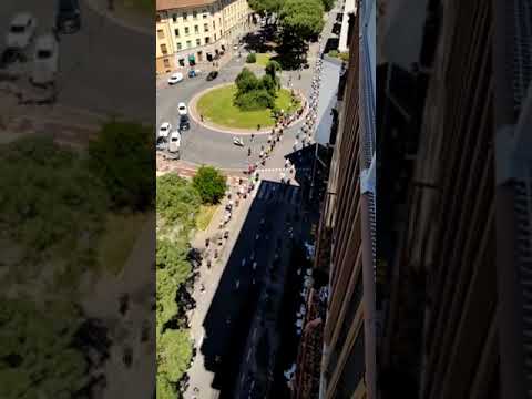 Il giro, visto dall'alto, passa da Firenze.