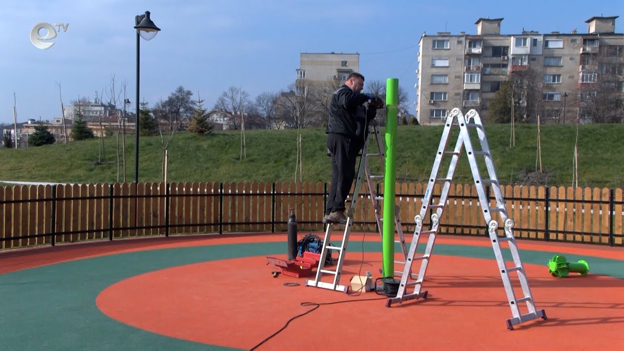 Възстановиха счупена люлка в парка над ДНА