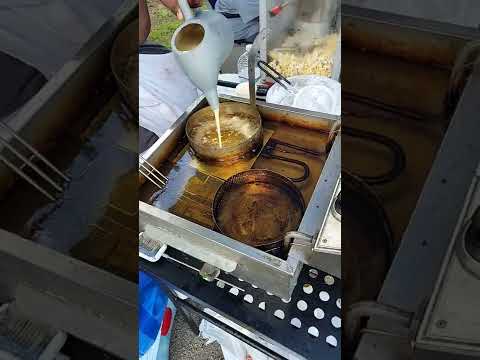 Making Funnel Cake 🤤