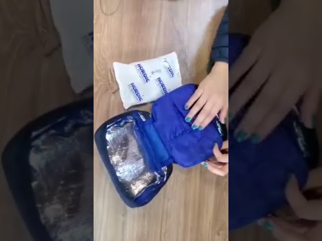 Vídeo relacionado con GLUCODY Nevera Insulina Viaje + 2 Geles Enfriadores Practica Y Resistente/Nevera Medicamentos Portátil Diseñada por Glucody/Estuche Insulina Frio (Gris Tamaño Pequeño)
