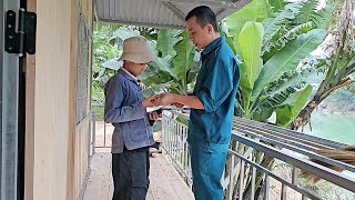 Download lagu Picking Wild Fruits in Exchange for a New Lock and Minh's Action Surprises the Police Officer mp3