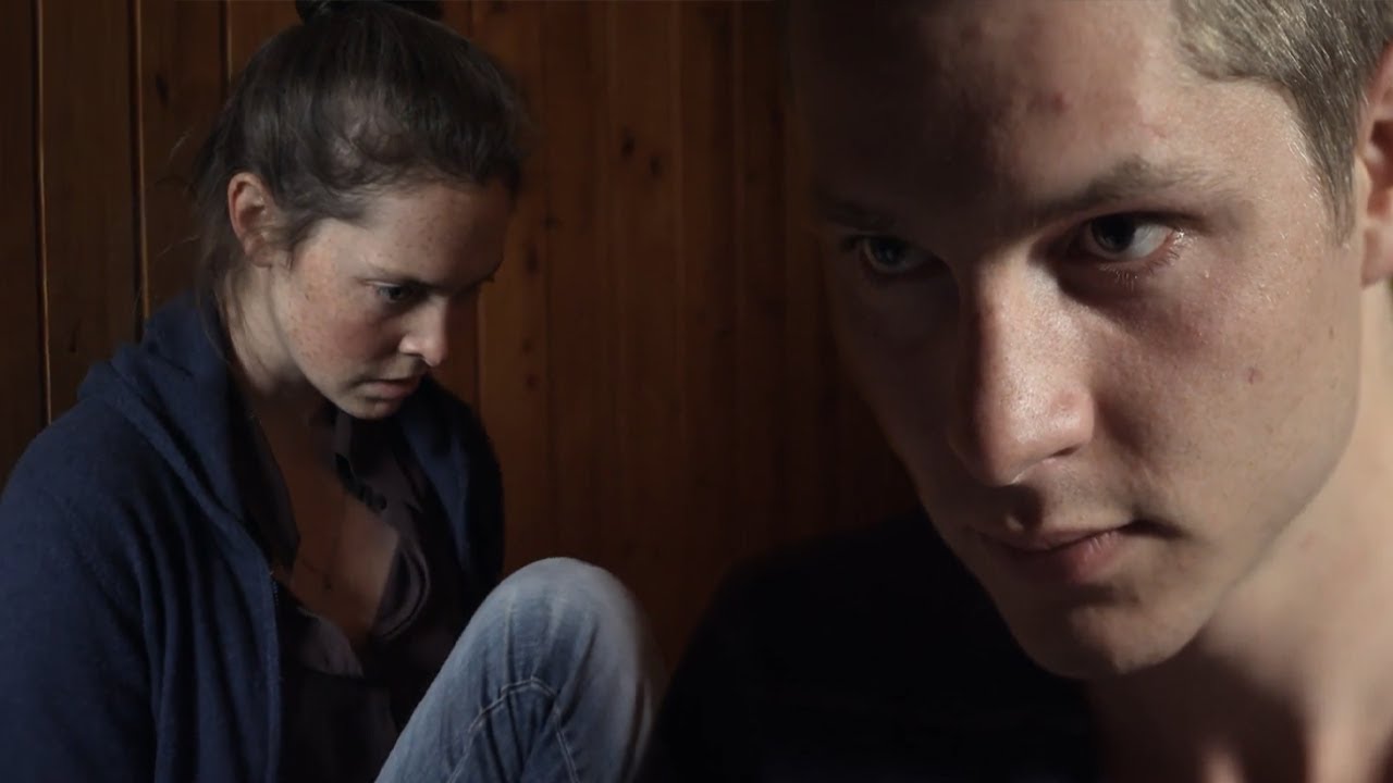 21 year old sister and younger brother. not only share his sorrow, but also a secret ...