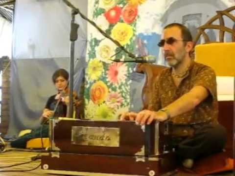 HG Sarvatma Prabhu - Kirtan #4 UF 2015 Jagannath Hall