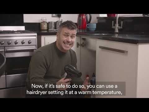 How to deal with frozen water pipes