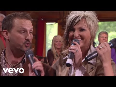 Bill & Gloria Gaither - Count Your Blessings [Live] ft. The Martins