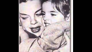 Liza Minnelli canta alla sua mammy Judy Garland.wmv